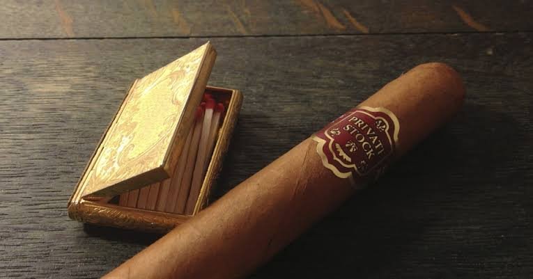 A Stylish Journey into Cigar Etiquette: Enhance Your Cigar Experience with Respect